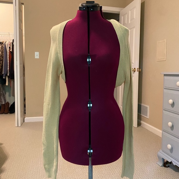 WeWoreWhat Sweaters - Weworewhat taupe cropped sweater NWT size L